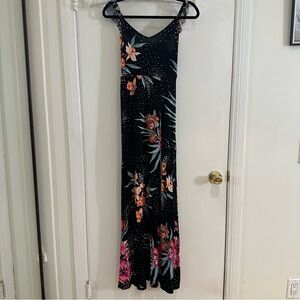 Forever21 navy floral maxi summer dress with slit on left leg size medium